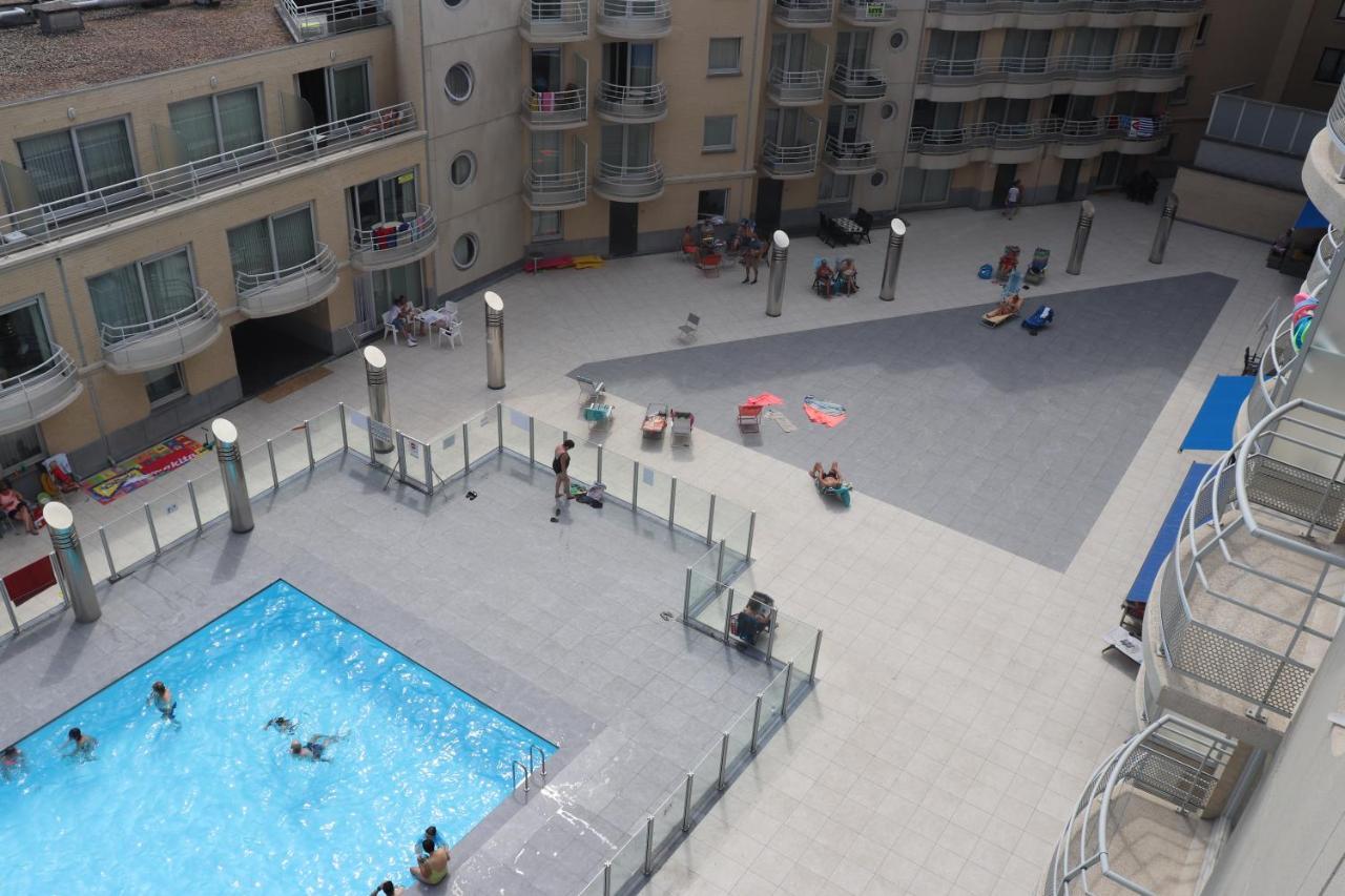 Appartement Met Zeezicht En Verwarmd Zwembad Ostende Exterior foto