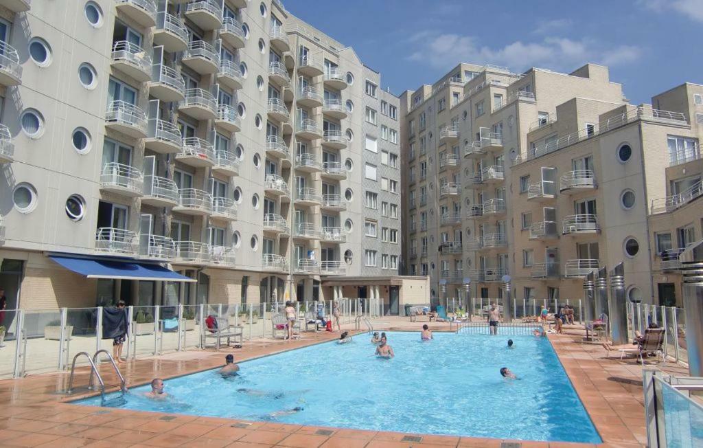 Appartement Met Zeezicht En Verwarmd Zwembad Ostende Exterior foto